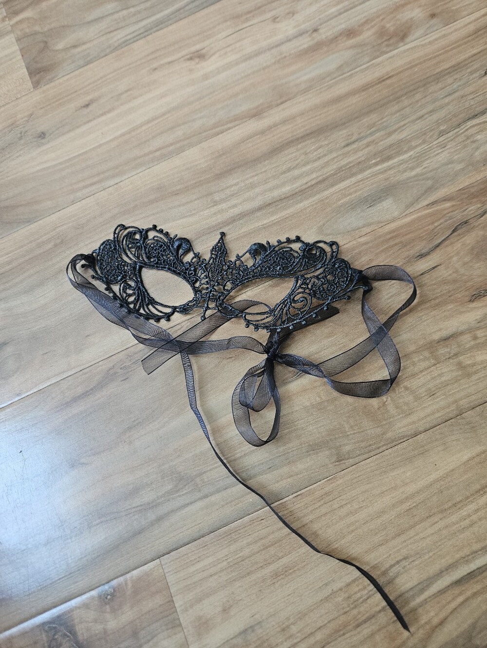 Black Lace Masquerade Eye Mask - Women's Accessory